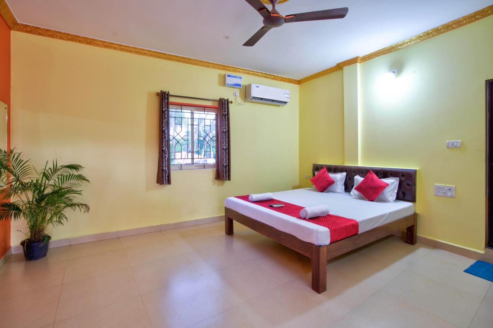 Savita * Calangute